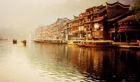 張家界國(guó)家森林公園、袁家界、天子山、大峽谷、玻璃橋、鳳凰古城兩晚三日游